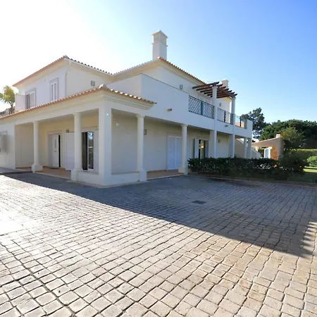 Walking Distance To Amenities, Private Pool, Free Air Conditioning And Wifi Vila Quarteira