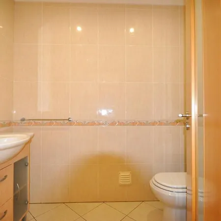 Walking Distance To Amenities, Private Pool, Free Air Conditioning And Wifi * Quarteira