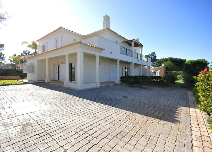 Walking Distance To Amenities, Private Pool, Free Air Conditioning And Wifi Vila Quarteira