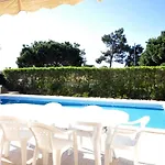 Villa Walking Distance To Amenities, Private Pool, Free Air Conditioning And Wifi