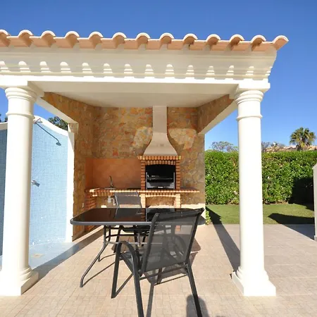 Walking Distance To Amenities, Private Pool, Free Air Conditioning And Wifi *