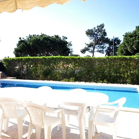 Villa Walking Distance To Amenities, Private Pool, Free Air Conditioning And Wifi