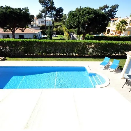 Walking Distance To Amenities, Private Pool, Free Air Conditioning And Wifi *