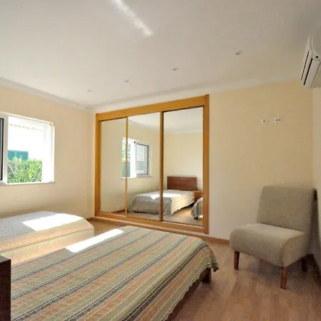 Walking Distance To Amenities, Private Pool, Free Air Conditioning And Wifi Quarteira