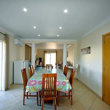Walking Distance To Amenities, Private Pool, Free Air Conditioning And Wifi *