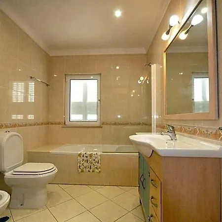 Walking Distance To Amenities, Private Pool, Free Air Conditioning And Wifi 奎特里拉