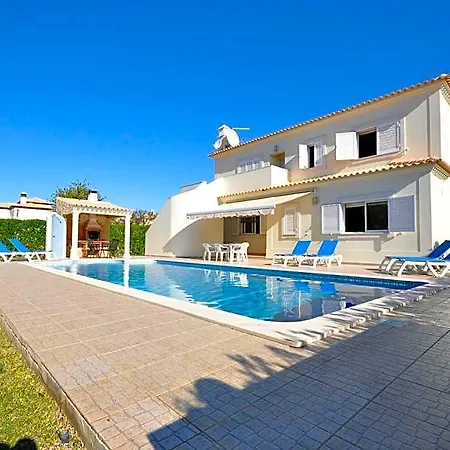 Villa Walking Distance To Amenities, Private Pool, Free Air Conditioning And Wifi