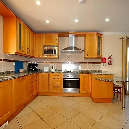 Walking Distance To Amenities, Private Pool, Free Air Conditioning And Wifi *