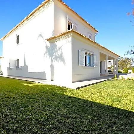 Walking Distance To Amenities, Private Pool, Free Air Conditioning And Wifi *