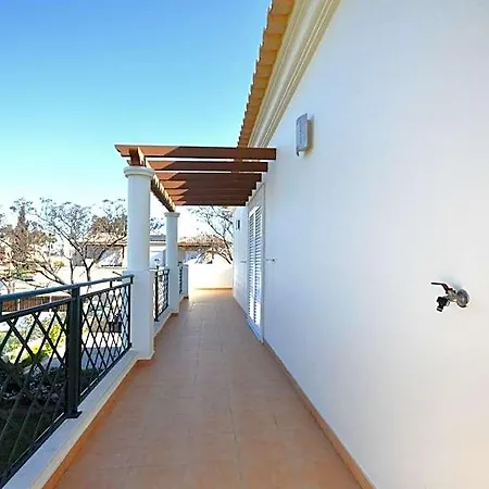 Walking Distance To Amenities, Private Pool, Free Air Conditioning And Wifi 别墅 奎特里拉