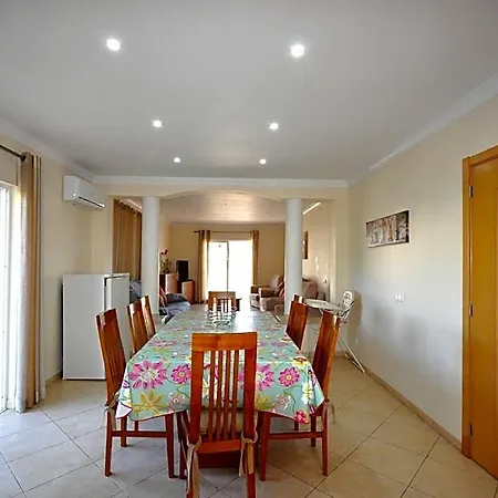 Walking Distance To Amenities, Private Pool, Free Air Conditioning And Wifi *