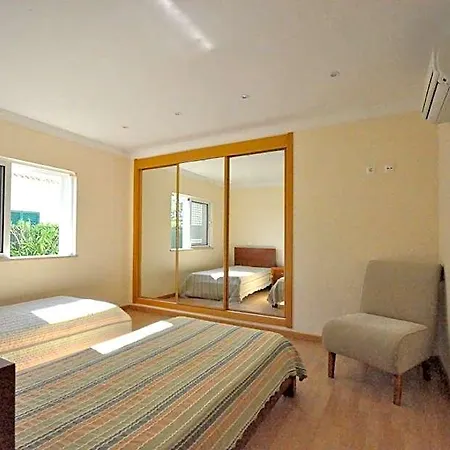 Walking Distance To Amenities, Private Pool, Free Air Conditioning And Wifi Quarteira