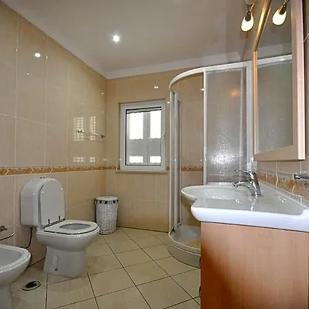 Walking Distance To Amenities, Private Pool, Free Air Conditioning And Wifi 别墅