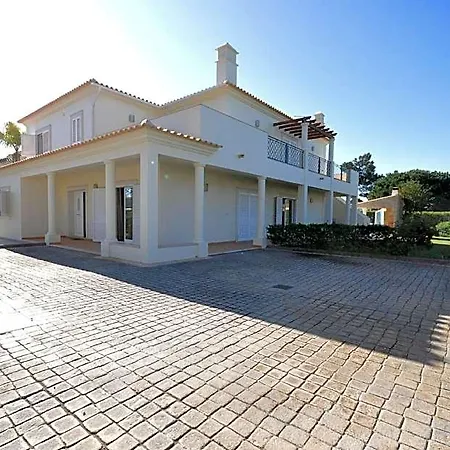 Walking Distance To Amenities, Private Pool, Free Air Conditioning And Wifi Quarteira