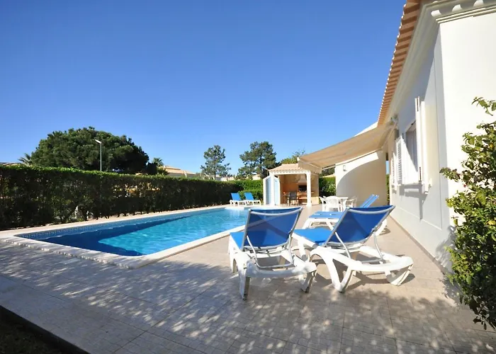 Walking Distance To Amenities, Private Pool, Free Air Conditioning And Wifi *