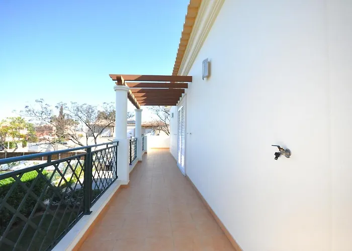 Walking Distance To Amenities, Private Pool, Free Air Conditioning And Wifi Картейра