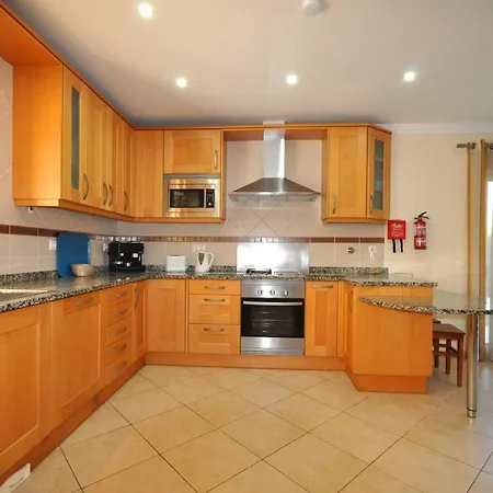 Walking Distance To Amenities, Private Pool, Free Air Conditioning And Wifi *